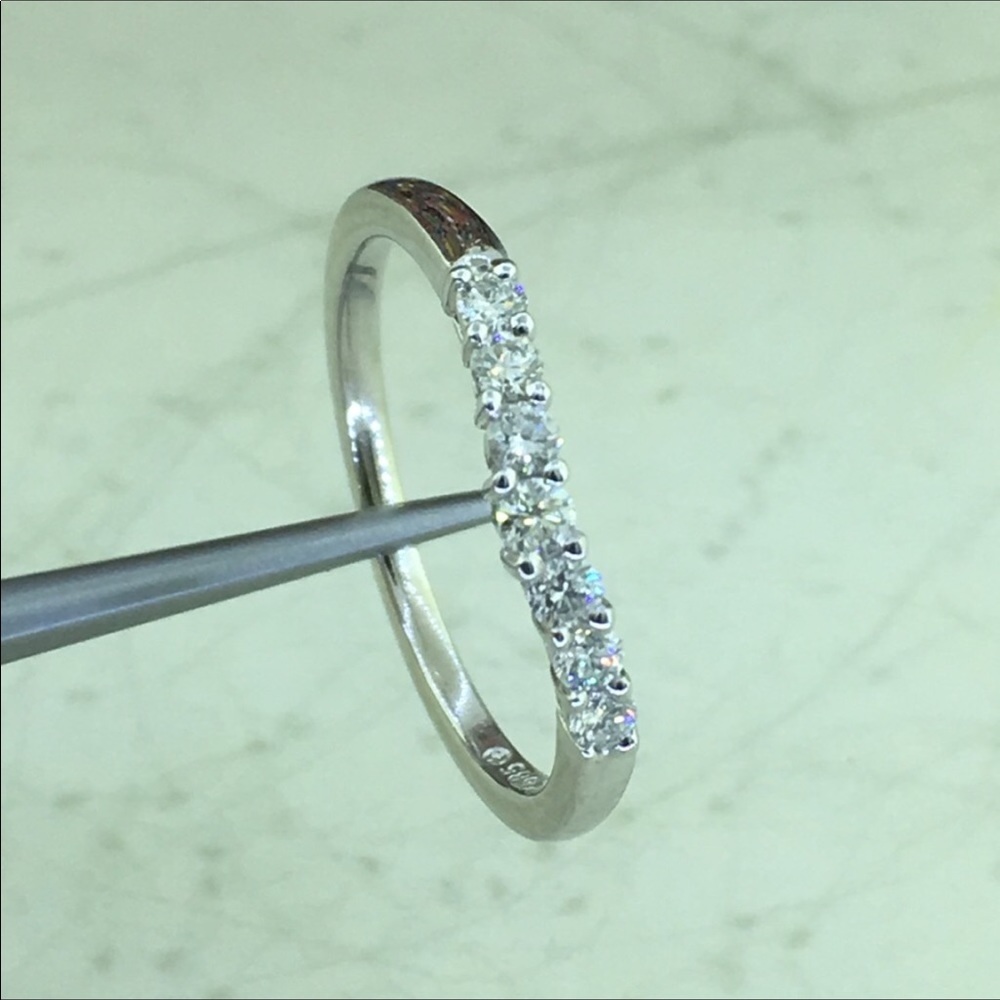 Ladies 14k White Gold VS Quality Diamonds Band - Picture 4 of 6